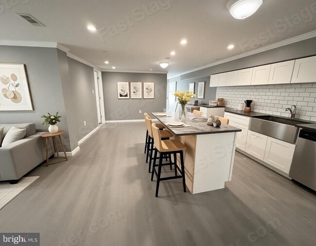 Building Photo - 5463 Lebanon Ave