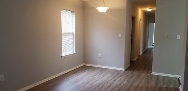 Dining Area - Tuckernuck Trail
