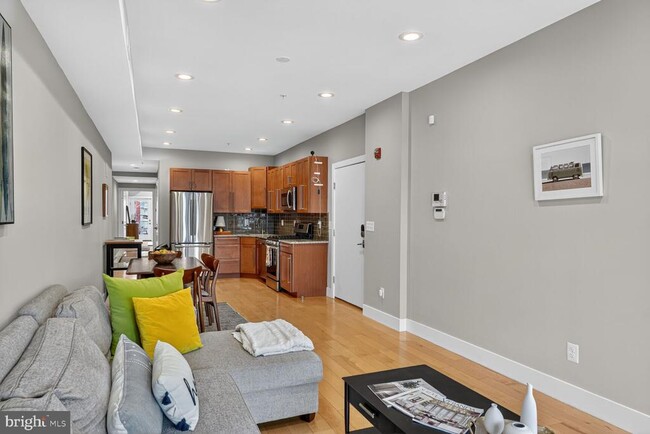 Building Photo - 816 Kennedy St NW Unit 3