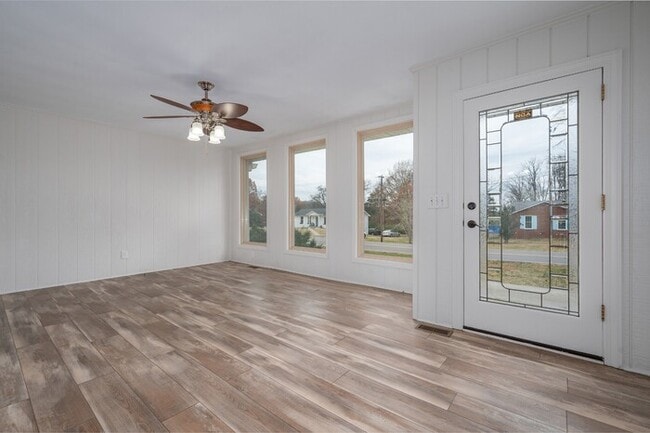 Photo - 87 E Hill St