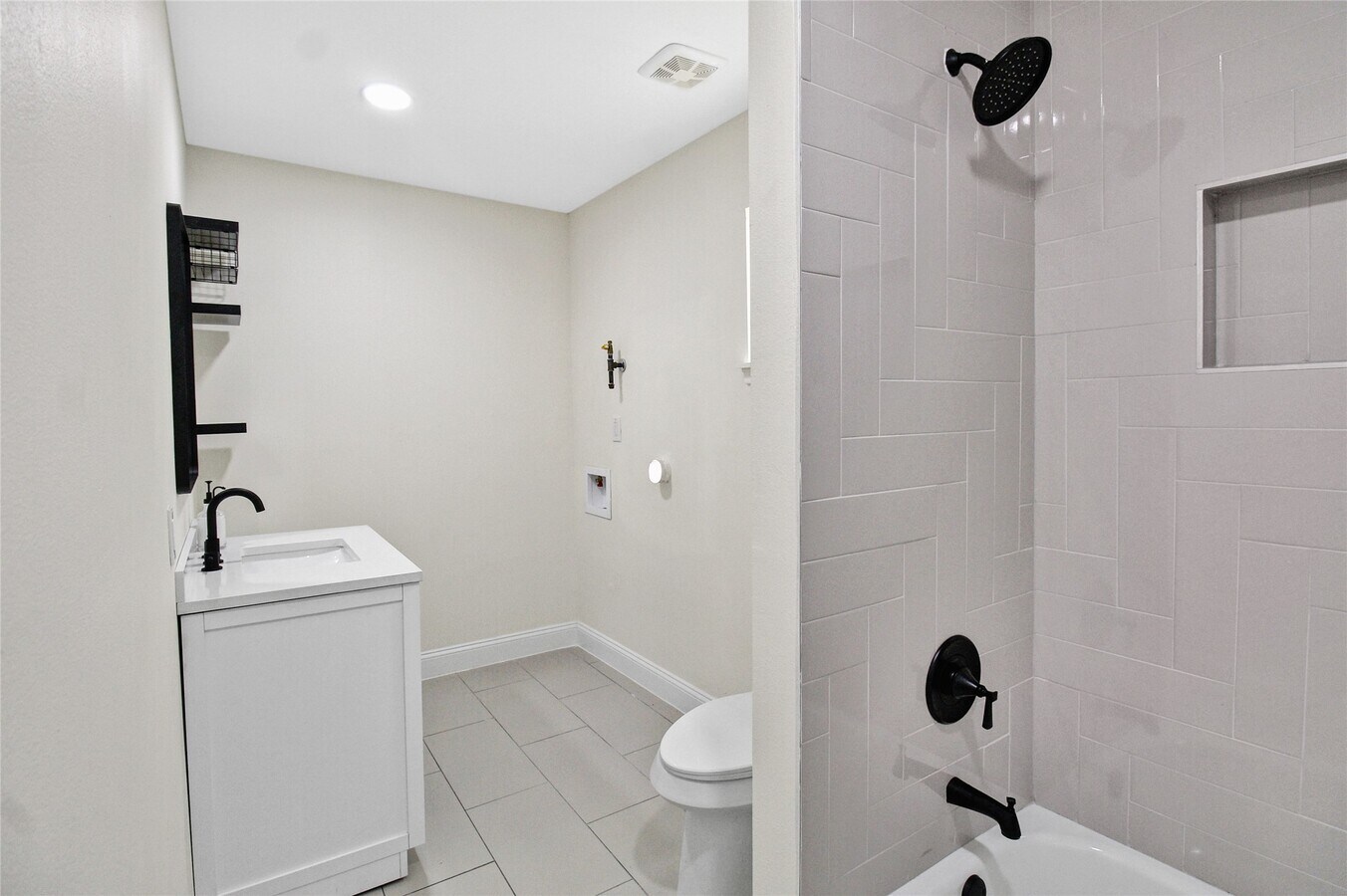 Photo - 7725 Avenue H Unidad B