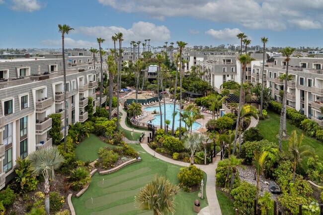 Photo - 999 N Pacific St