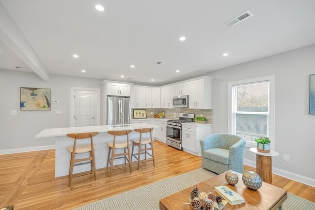 Building Photo - 58 Constance Rd Unit 2