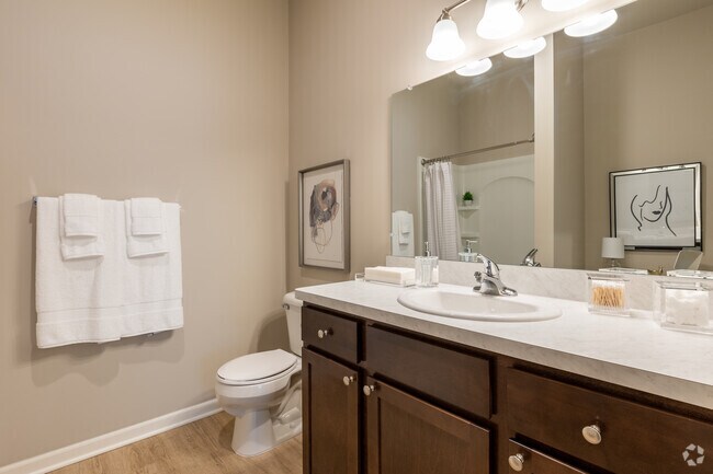 2BR, 2BA - 1150SF - Primary Bathroom