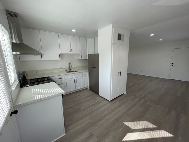 Kitchen - 3633 Kelton Ave Unit 2