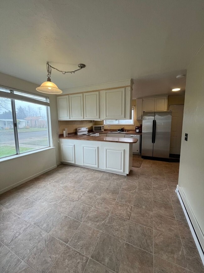 Photo - 3-Bedroom 2-Bathroom home in Springfield