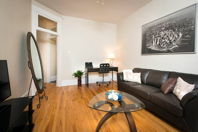 1BDR - One Bedroom - 626 Jessie Apartment