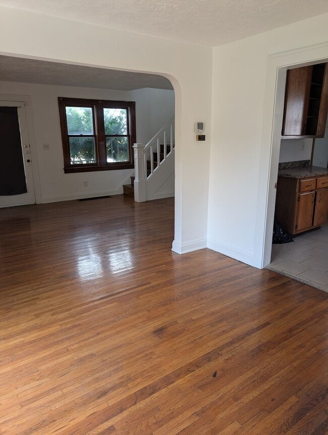 Photo - A charming 3-bedroom, 1-bathroom in Maple Heights Unit Rear