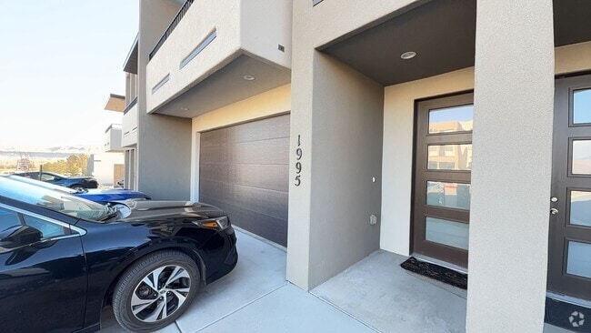 Building Photo - Stunning Dog Friendly 4 Bedroom 2.5 Townhome!