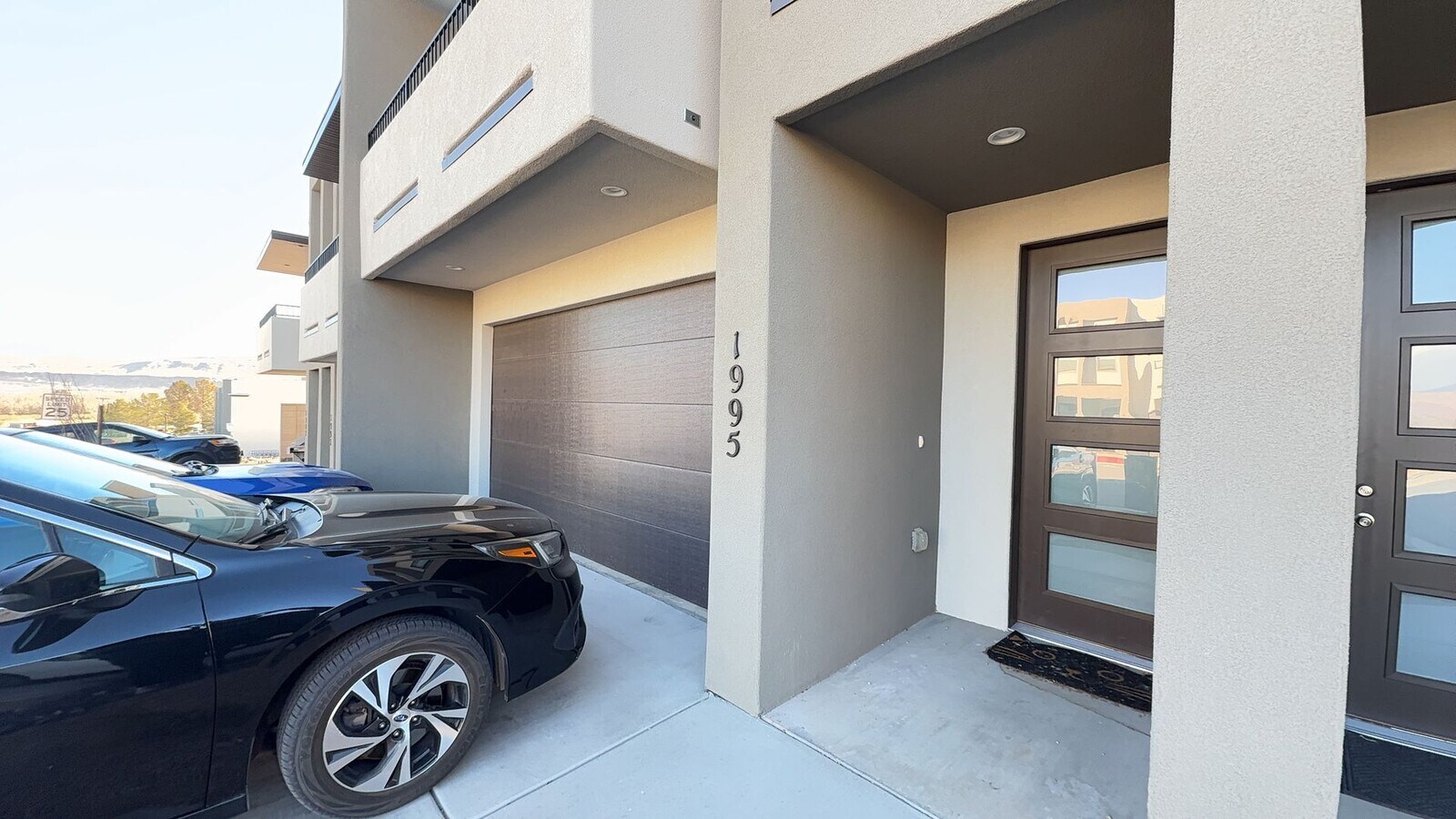 Stunning Dog Friendly 4 Bedroom 2.5 Townhome! - Stunning Dog Friendly 4 Bedroom 2.5 Townhome!