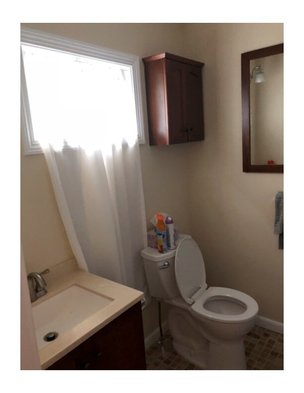 Primer baño (junto a la cocina) - 146 West St Unidad 1