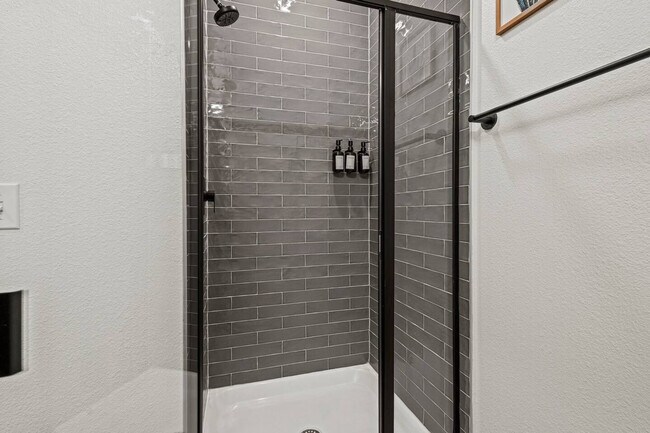 Photo - 596 W 9th St Unit ID1373718P