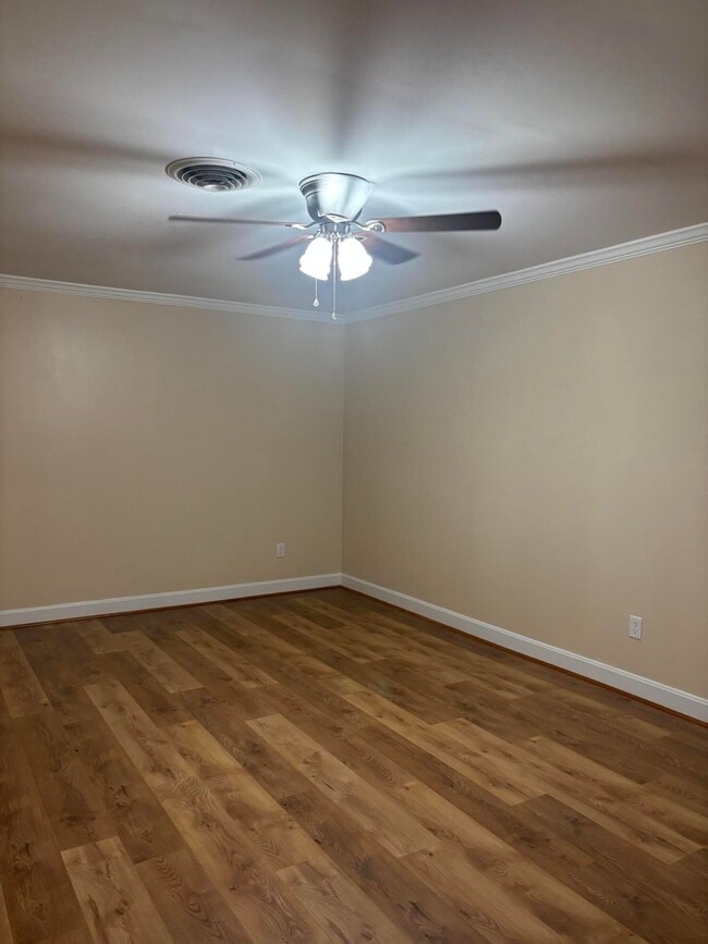 Photo - 855 Whatley St