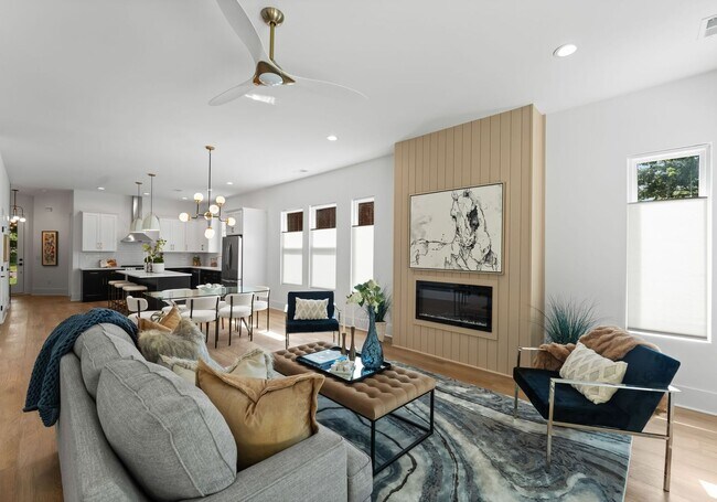 Photo - 2004 St John St