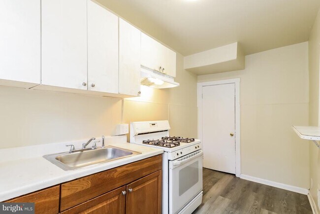 Photo - 2503 Hobson St