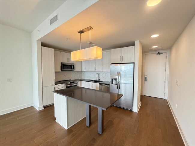 Building Photo - 3300 Main St Unit B1.1105