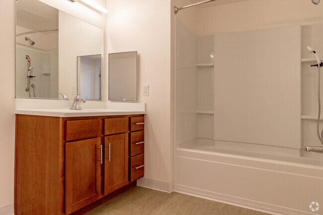 2BR, 1BA - 890SF - Monroe Commons