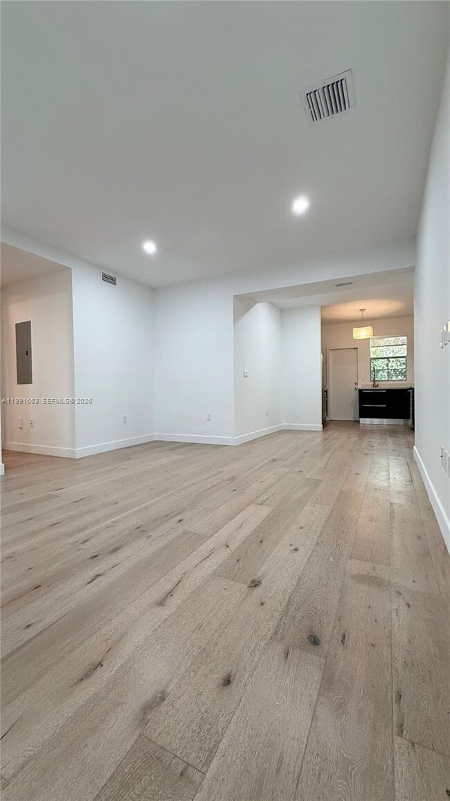 Photo - 2031 Meridian Ave Unidad 5