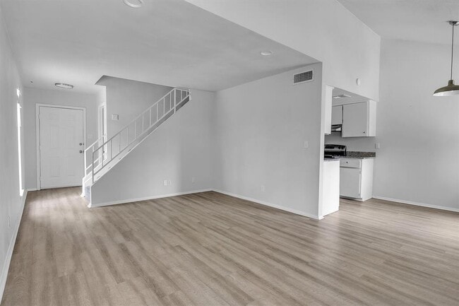 Photo - 2414 B Patrick Henry St