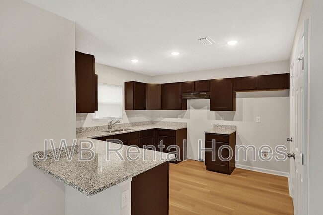 Photo - 1655 Windle St