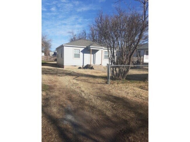 Building Photo - 1415 NW Taft Ave Rental