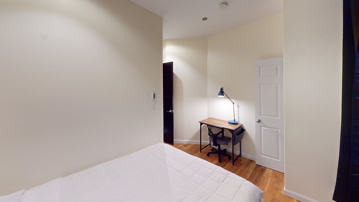 Photo - Private bedroom in 3 bed/1 bath Home
