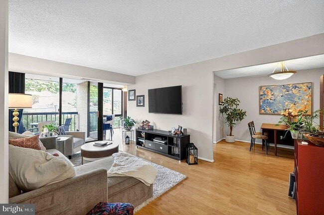 Photo - 4500 S Four Mile Run Dr