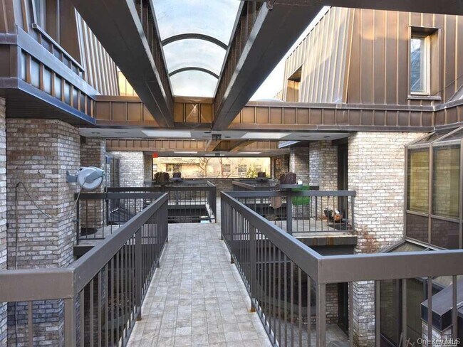 Photo - 130 S Middle Neck Rd Unit 2