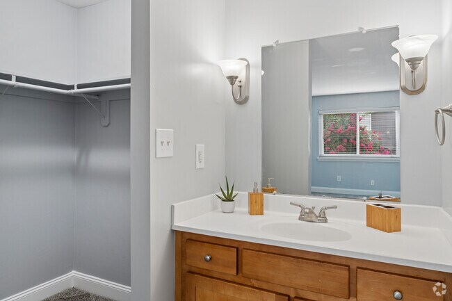 3BR, 2.5BA - 1,375SF - Primary Bathroom