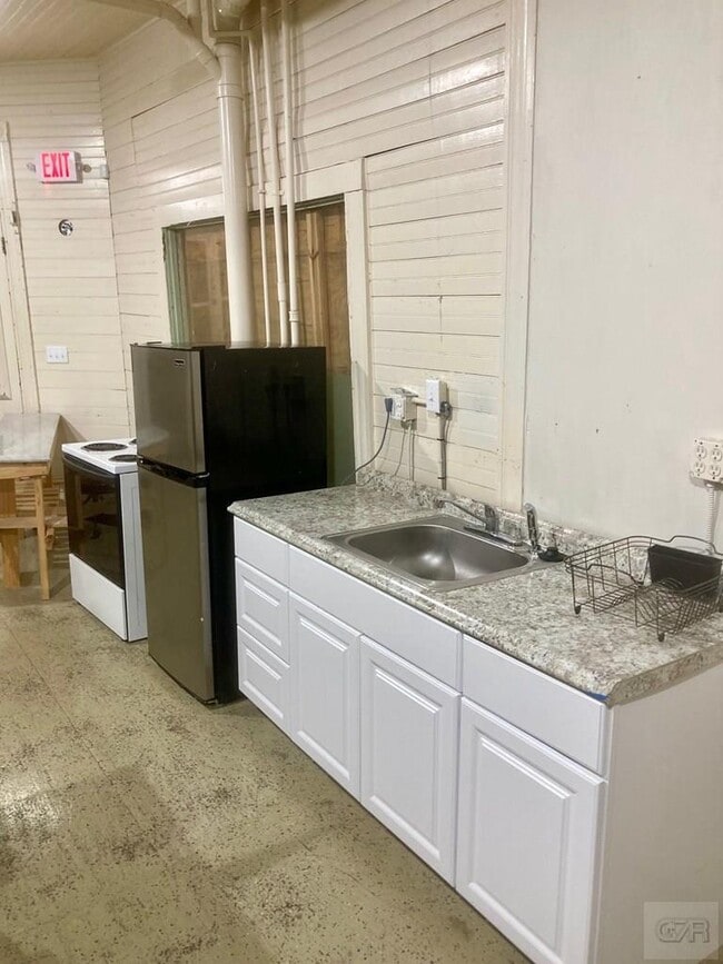 Photo - 902 Church St