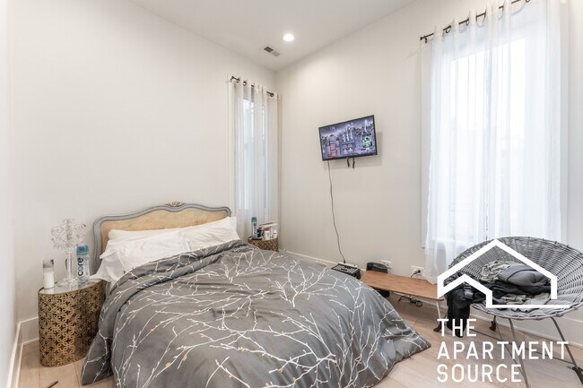 Photo - 3059 W Diversey Ave Unit 2R