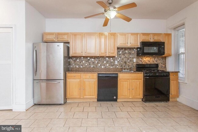 Photo - 4628 Sansom St