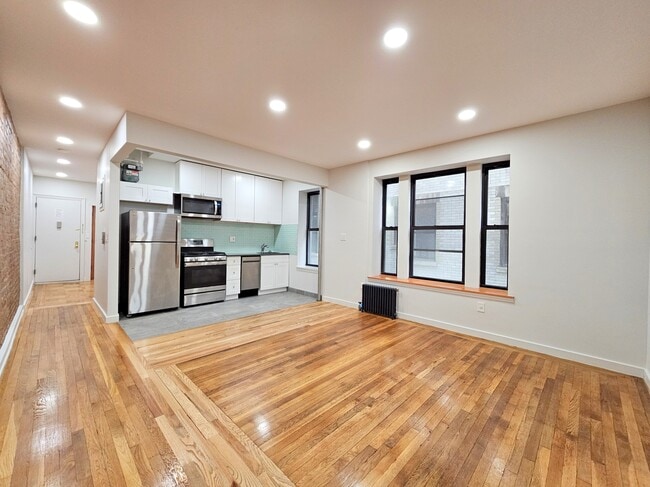 Building Photo - 610 W 150th St Rental