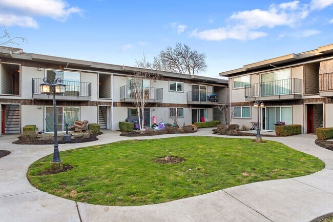 Photo - Gateway Crossing