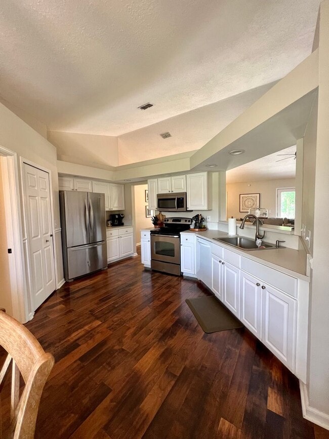 Photo - Beautiful 3/2 in Desirable Kensington Gardens