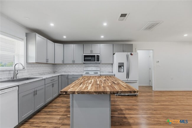 Photo - 1307 Summit Dr