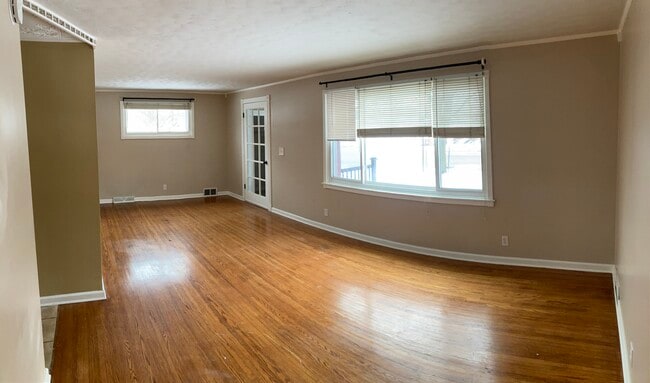 592 Dorrance Ave Unit Lower