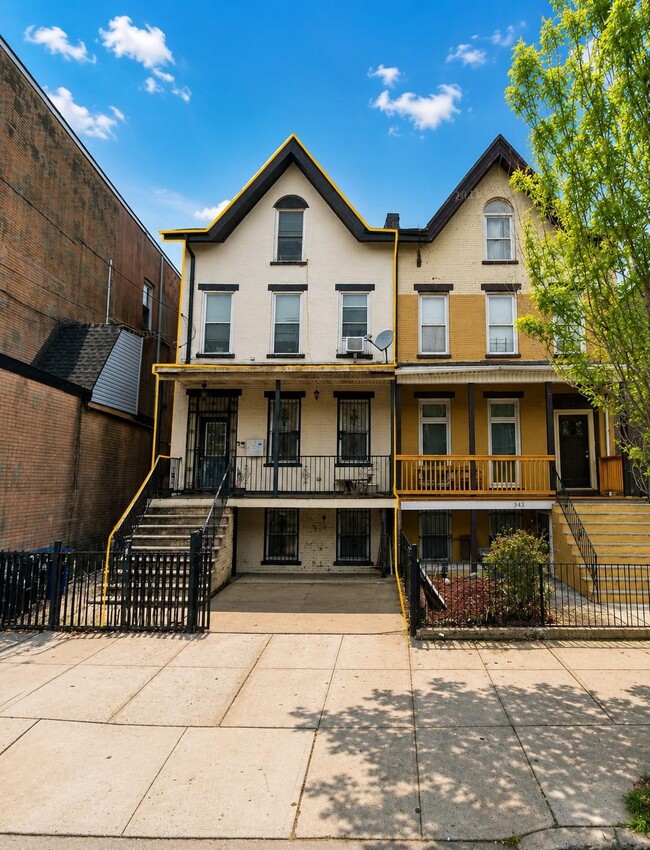 Building Photo - 361 Pacific Ave Unit 2