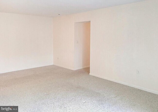 Photo - 8605 Falls Run Rd Unidad E