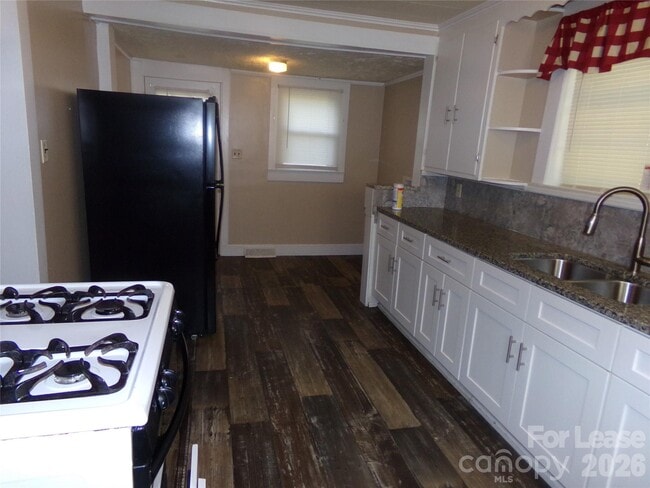 Photo - 729 Spruce St