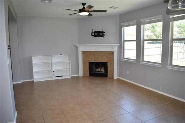 Photo - 108 Quarry Ln