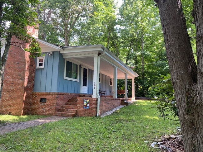 Black Mountain - Wooded lot, One-Level hom... - Black Mountain - Wooded lot, One-Level hom... House
