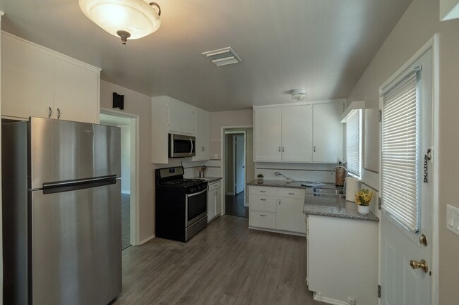 Photo - 240 N Shamrock Ave
