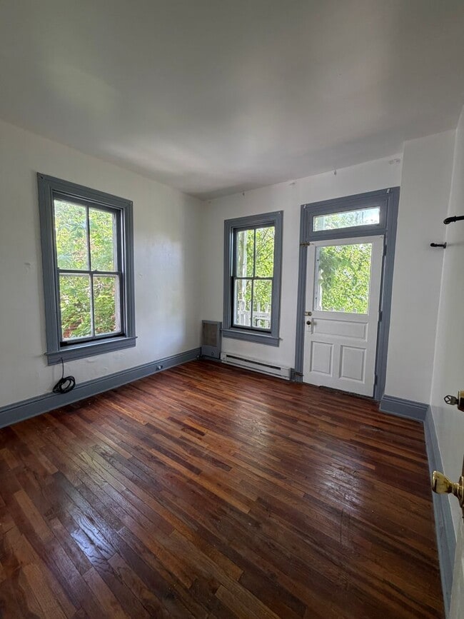 Photo - 6 Bedroom Townhome Approved Off-Campus Housing for York College