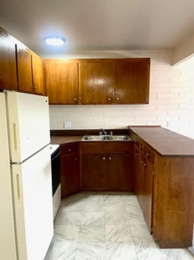 Photo - Royal Palms Apartments