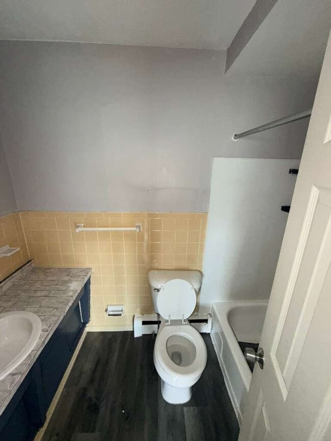 Photo - 3265 E 143rd St Unit 303