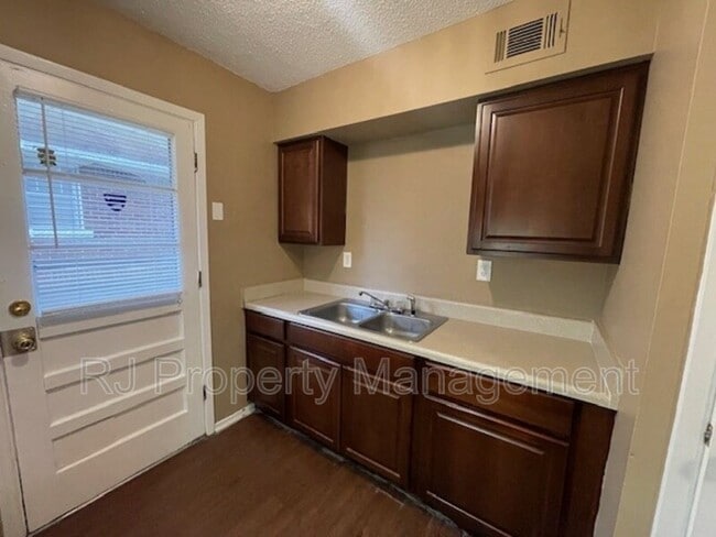 Photo - 3432 Powell Ave