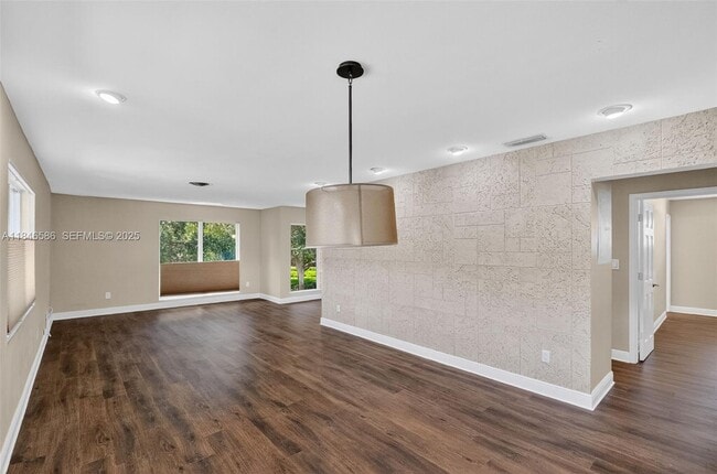 Photo - 539 Menendez Ave