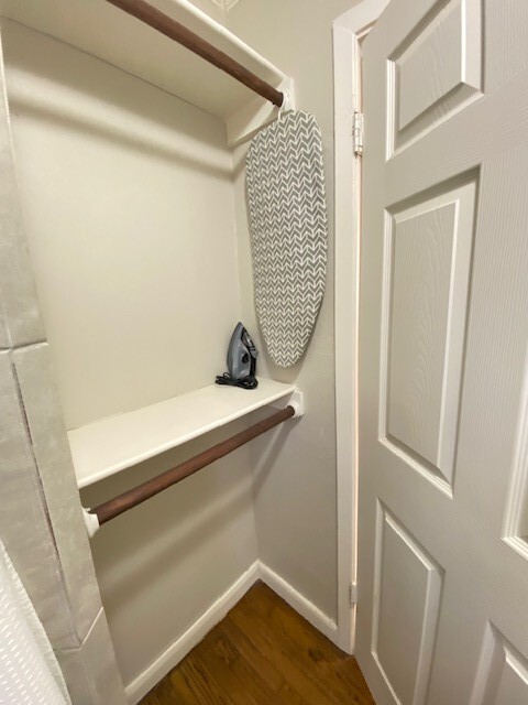 Building Photo - 2042 Pasadena St Unit 2