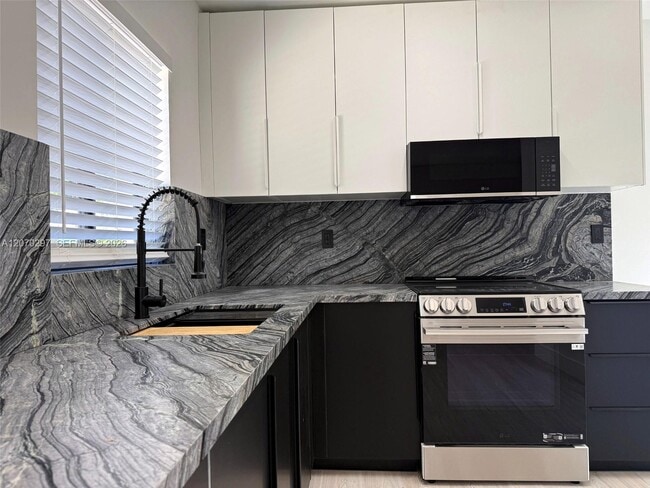 Photo - 224 Hispanola Rd Unit 224
